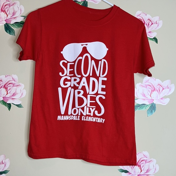 2nd Grade T-shirt Mannsdale Elementary Unisex. A-A-17 - Picture 2 of 4
